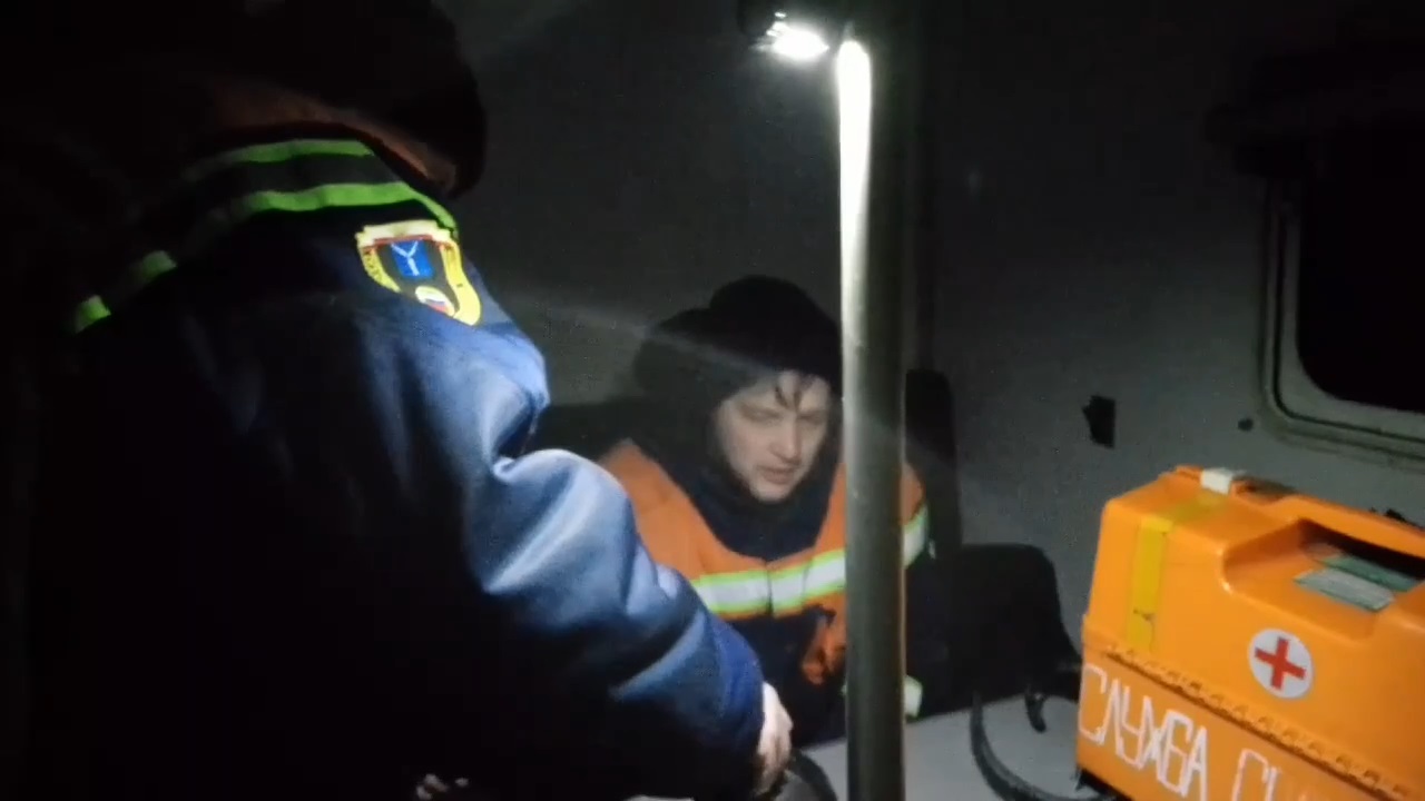 На окраине Саратова спасли заблудившегося в поле в метель водителя На окраине Саратова спасли заблудившегося в поле в метель водителя